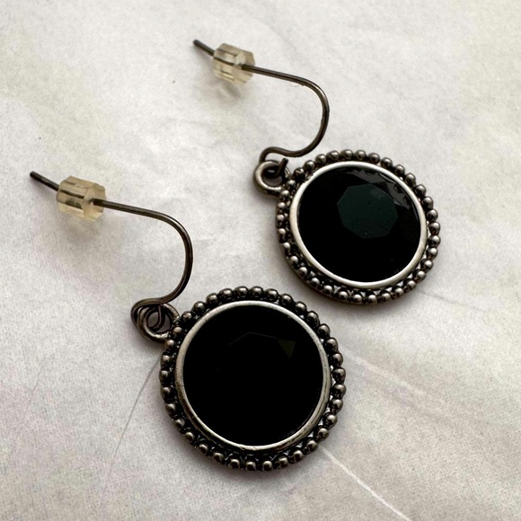 Silver with onyx looking center early 1990’s style retro earrings - Picture 1 of 3